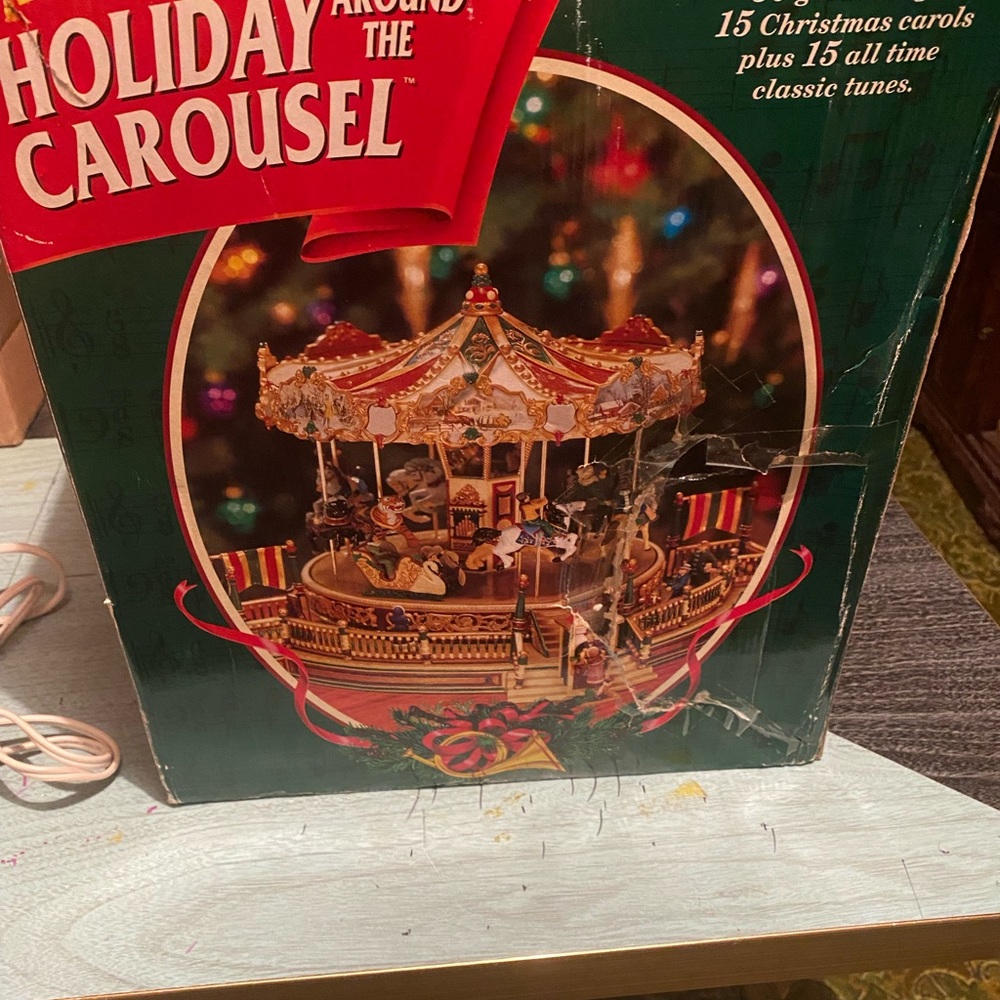 MR CHRISTMAS Holiday around the carousel